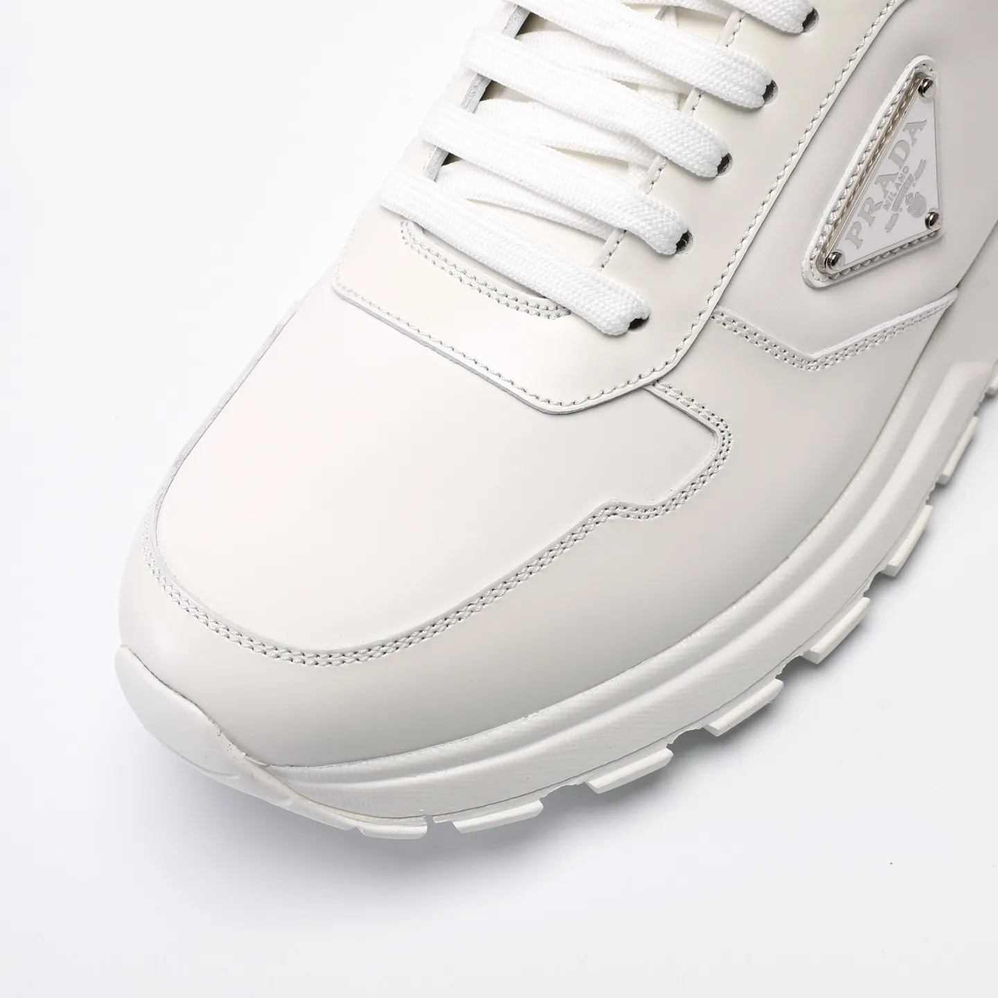 Batch 580 [PRADA] Men's shoes are popular in the counter, official website synchronization, high-quality shipments. Fabric: original cowhide with snakeskin. Lining: cowhide feet + cowhide lining. Outsole: original TPU + foam. Size: 38-46